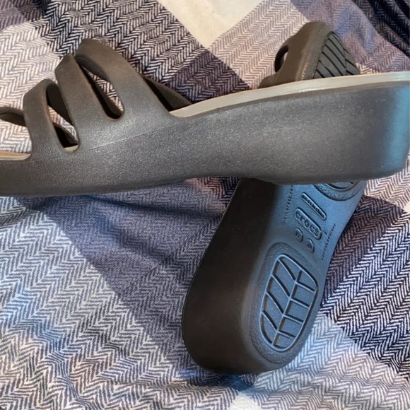 Crocs - Picture 3 of 3